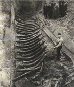 Het Utrechtse schip, Utrecht 1. In 1930 werd aan de Van Hoornekade het ‘Schip van Utrecht’ opgegraven dat in het Centraal Museum staat opgesteld. Het is een merkwaardig vaartuig dat aanleiding heeft gegeven tot veel speculatie, ook al omdat de datering niet onmiddellijk duidelijk was. Het dateert uit de elfde eeuw en heeft een ronde bodem, die uit een enorme eikenstam is gekapt en in vorm gebogen.