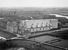 Arsenaal in Veere. Het voormalige arsenaal in Veere dat in 1565 werd gebouwd tegen een rondeel van de stadsmuur en is afgebroken in 1885.