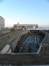 Het Dokje van Perry in 2012. Het kleine droogdok of Dokje van Perry, grenzend aan de Stenenbeer in Vlissingen (aangelegd in 1705 en gedempt in 1974). In het begin van de 21ste eeuw werd het dok in ere hersteld. Op de achtergrond staat de voormalige machinefabriek van de Koninklijke Schelde.