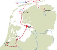 Vaarroute. Reconstructie van de route die het schip heeft gevolgd, dat is opgegraven op kavel B 6 in 1955 in de Noordoostpolder (nabij Lemmer). De reconstructie is gebaseerd op de in het scheepswrak aangetroffen vuur- en bakenloodjes.