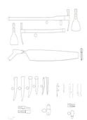 Gereedschap uit de zeventiende eeuw. Gereedschap uit zeventiende-eeuws scheepswrak O 71, opgegraven in 1980 in de buurt van Zeewolde in Zuidelijk Flevoland, gedateerd in de tweede helft van de zeventiende eeuw. Afgebeeld zijn onder andere van links naar rechts en boven naar onder: twee hamerdissels, zaag, drie marlpriemen, twee boortjes (fretten), lepelboor, onbekend gereedschap, hamer, heft, hamertje, heft.