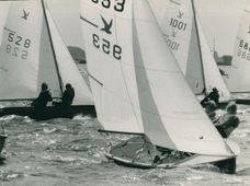 De Sternklasse in actie tijdens de Sneekweek van 1972. Deze eenheidsklasse werd op initiatief van het Watersportverbond in 1955 door E.G. van de Stadt ontworpen. De Stern was het eerste Nederlandse jachtje van polyester en maakte een stormachtige groei door tot in de jaren zeventig.